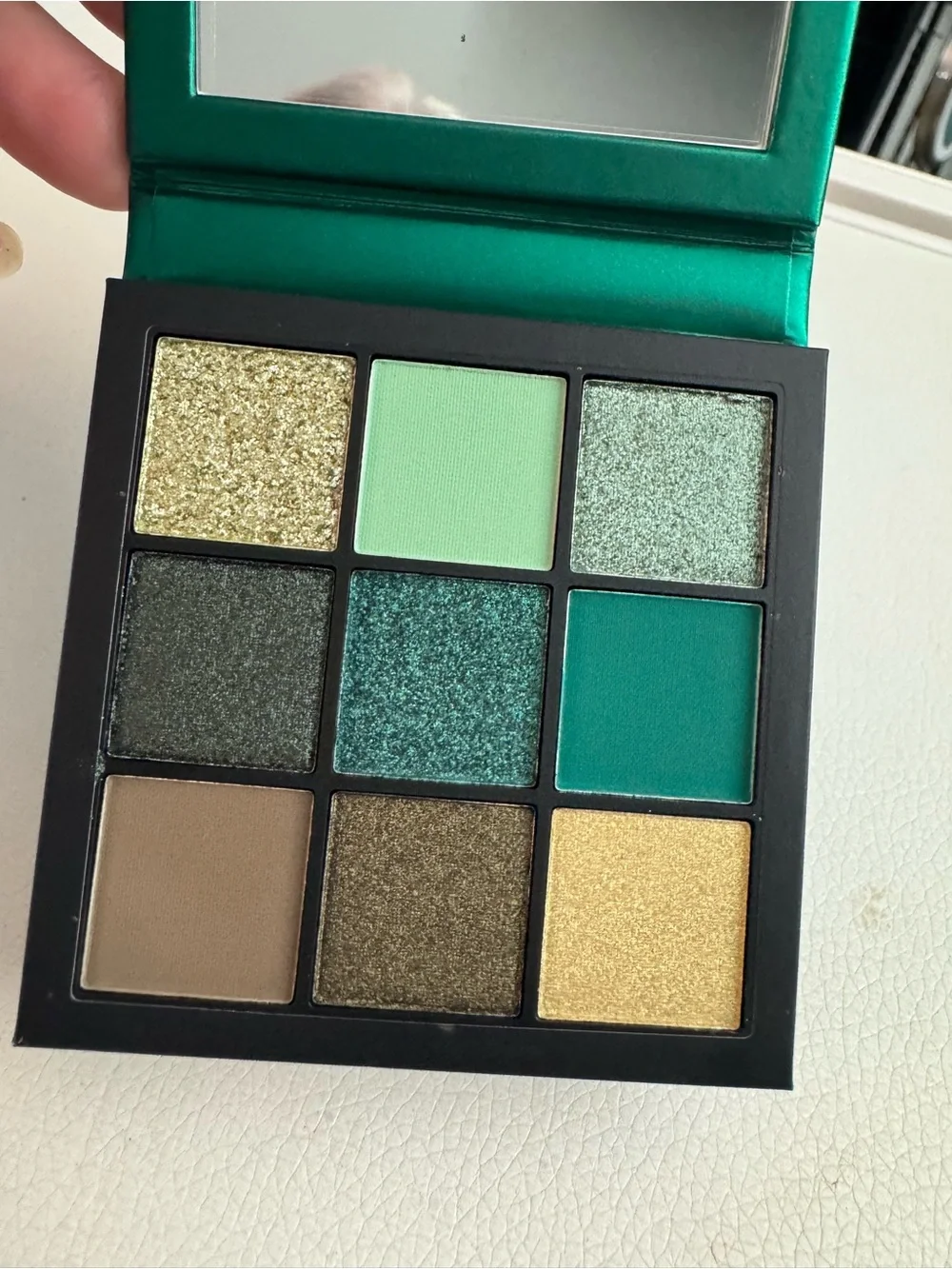 HUDA BEAUTY vibrant teal